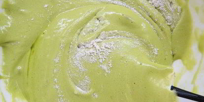 Шаг 4: фисташкового чизкейка с малиной