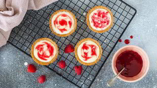 Рецепт Мини-чизкейков с малиной