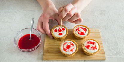 Шаг 6: мини-чизкейков с малиной