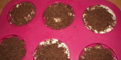 Шаг 7: мраморного чизкейка с малиной и персиками