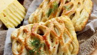 Рецепт Дрожжевых слоек с курицей и сыром