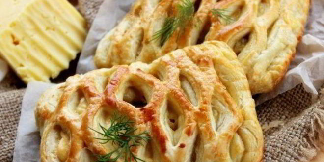 Рецепт Дрожжевых слоек с курицей и сыром