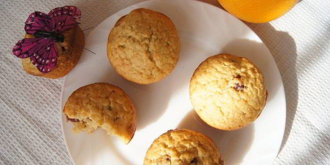 Рецепт апельсиновых кексов с овсяными хлопьями и вяленой вишней