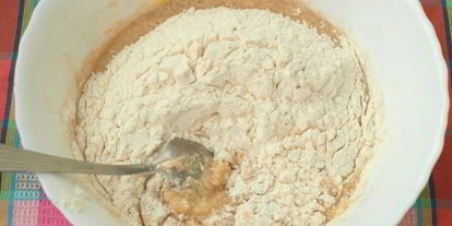 Шаг 2: бананового кекса с консервированной вишней