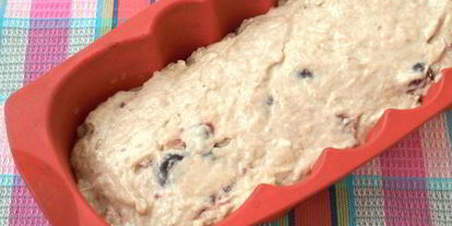 Шаг 4: бананового кекса с консервированной вишней