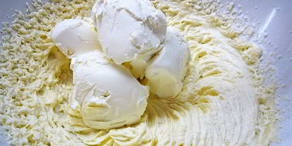 Шаг 9: черемуховых капкейков с апельсиновым джемом и ванильным кремом