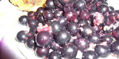 Шаг 3: кекса макового с малиной и смородиной