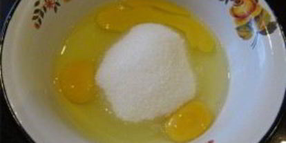 Шаг 1: кекса на кефире с вареньем