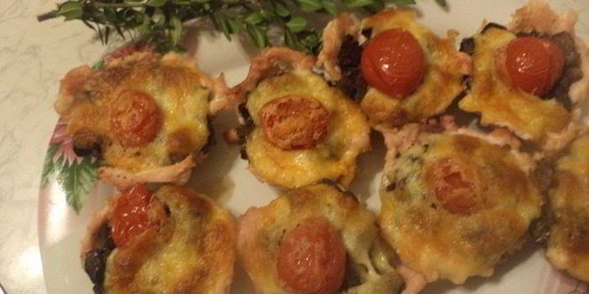 Рецепт кексов из куриного филе с шампиньонами и сулугуни