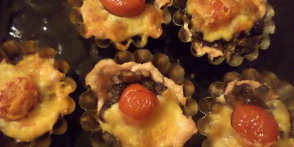 Шаг 8: кексов из куриного филе с шампиньонами и сулугуни