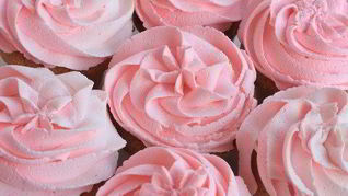 Рецепт Клубничных капкейков с сырно-клубничным кремом