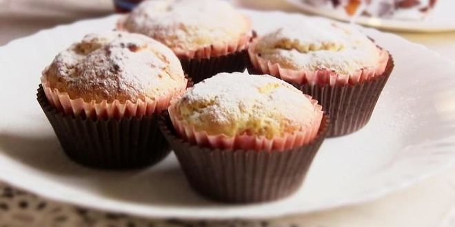 Рецепт Маленьких кексов с начинкой из ирисок на сметане