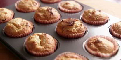 Шаг 10: маленьких кексов с начинкой из ирисок на сметане