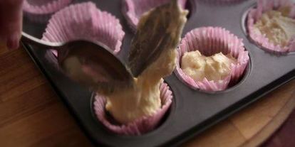 Шаг 6: маленьких кексов с начинкой из ирисок на сметане