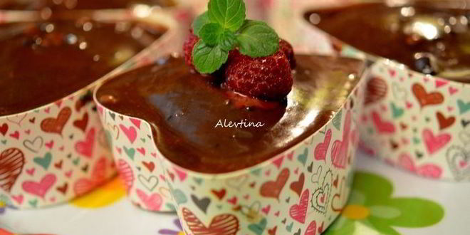 Рецепт шоколадного кекса в сердечках