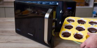 Шаг 4: шоколадных кексов с кремом в микроволновке samsung