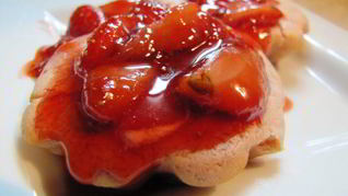 Рецепт Творожно-клубничных кексы с клубничным конфитюром