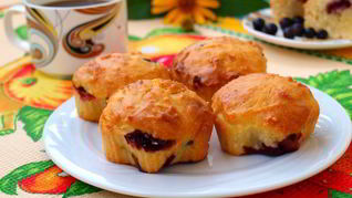 Рецепт Ягодных кексов с кокосовой стружкой