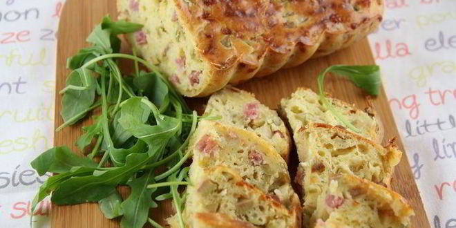 Рецепт закусочного кекса с ветчиной, сыром грюер и оливками