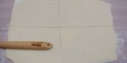 Шаг 1: хачапури из бездрожжевого слоеного теста