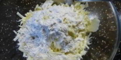 Шаг 2: хачапури из слоеного дрожжевого теста