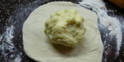 Шаг 6: хачапури из слоеного дрожжевого теста