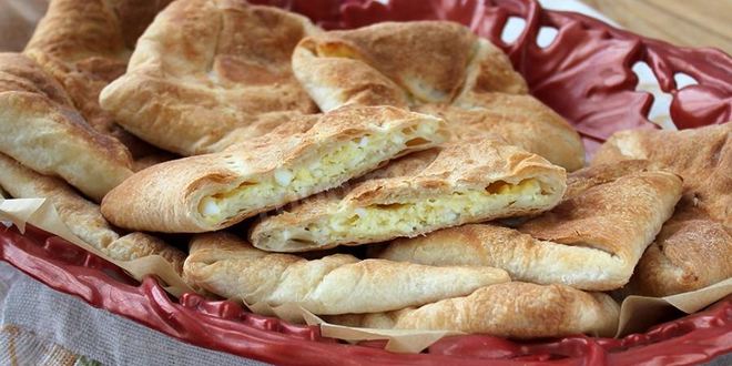 Рецепт хачапури с брынзой из слоеного теста