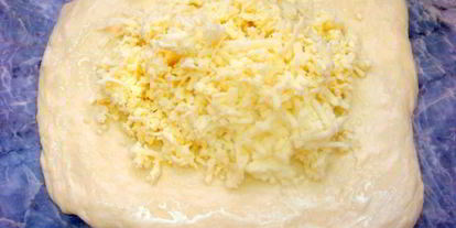 Шаг 8: хачапури с сыром в духовке особенный