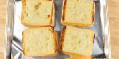 Шаг 2: чиабатты с луком и яблоком