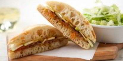 Шаг 5: чиабатты с луком и яблоком