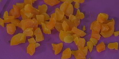 Шаг 5: домашнего хлеба с отрубями, изюмом и курагой