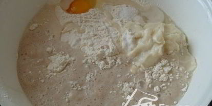 Шаг 2: хлеба с брынзой и зеленью