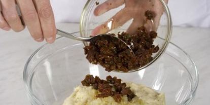 Шаг 2: хлеба с вялеными помидорами и тимьяном