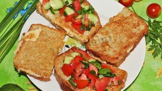 Рецепт Хлеба в молоке с яйцом на сковороде