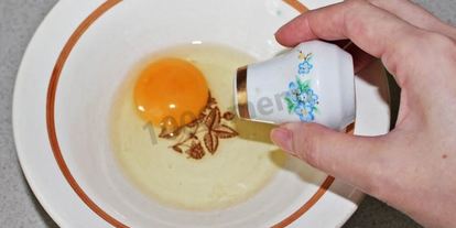 Шаг 2: хлеба в молоке с яйцом на сковороде