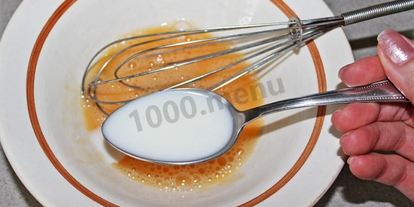 Шаг 3: хлеба в молоке с яйцом на сковороде