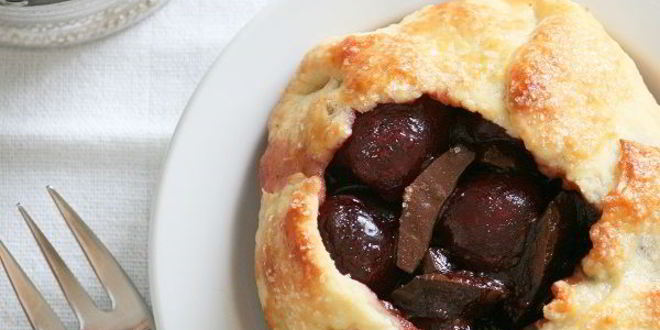 Рецепт мини-галетов с черешней и темным шоколадом