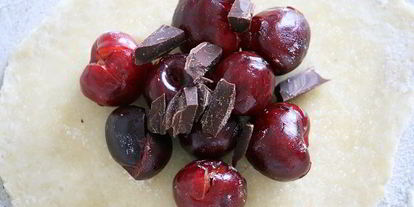 Шаг 7: мини-галетов с черешней и темным шоколадом