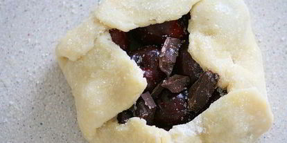 Шаг 8: мини-галетов с черешней и темным шоколадом