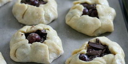 Шаг 9: мини-галетов с черешней и темным шоколадом