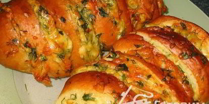 Шаг 2: запеченного батона с сыром и чесноком