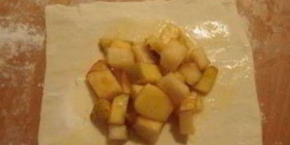 Шаг 2: конвертиков с яблоками