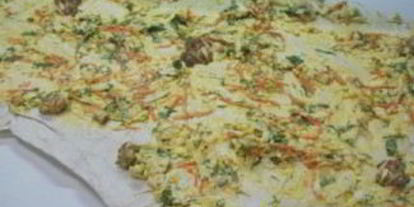 Шаг 3: лаваша с курицей и корейской морковкой