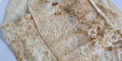 Шаг 2: лаваша с сыром, яйцом и зеленью