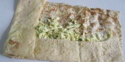 Шаг 5: лаваша с сыром, яйцом и зеленью