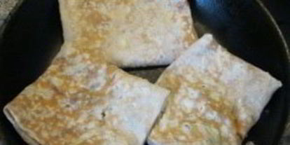 Шаг 6: лаваша с сыром, яйцом и зеленью