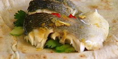 Шаг 8: пряного сибаса в лаваше с огурцом и зеленью