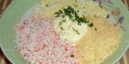 Шаг 1: рулетиков из лаваша с крабовыми палочками