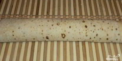 Шаг 2: рулетиков из лаваша с крабовыми палочками