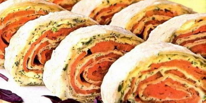 Рецепт Рулетов из тонкого лаваша с семгой и сыром